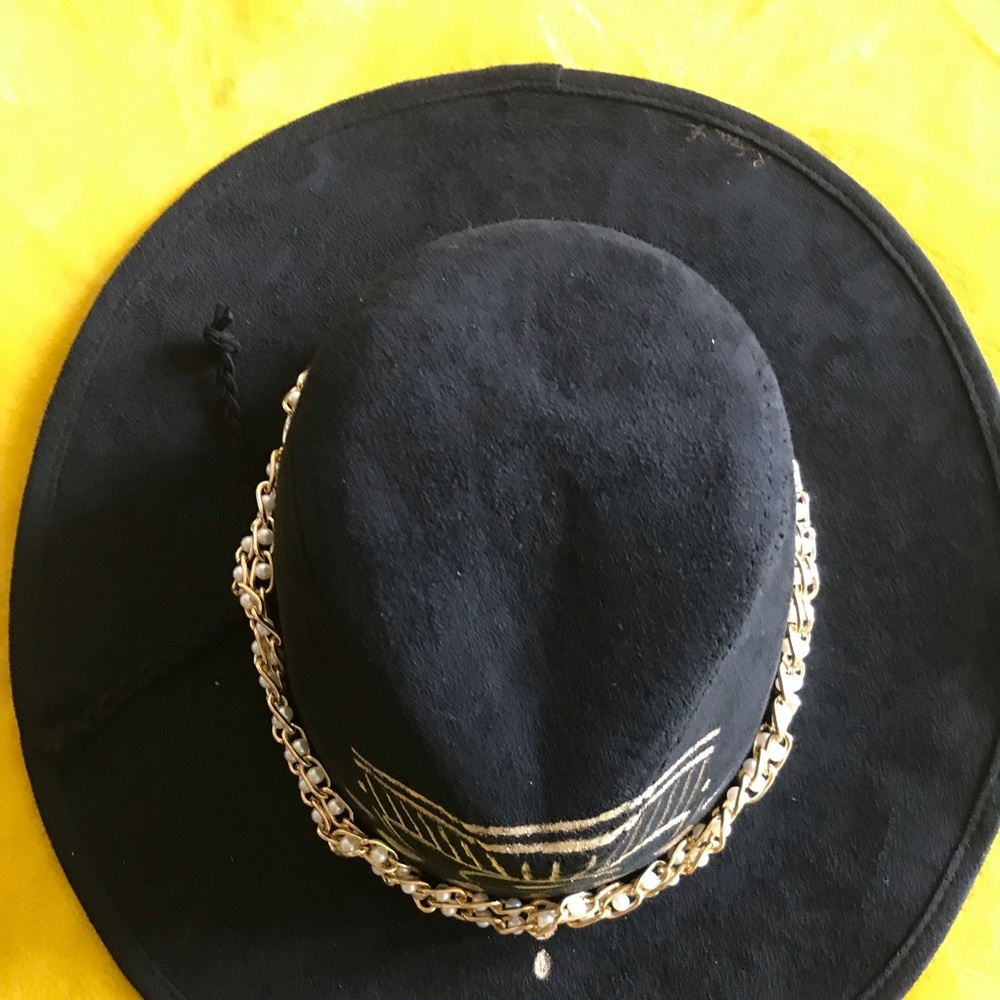 Hand painted Fedora - Picture 5 of 6